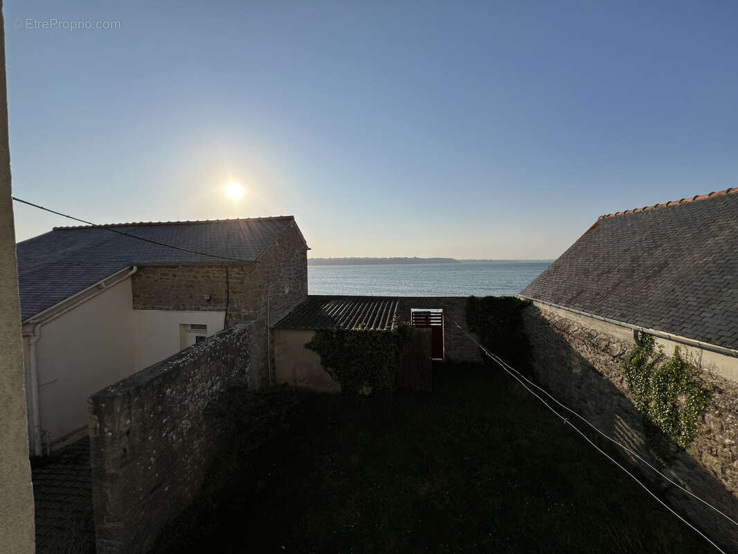 Maison à SAINT-JACUT-DE-LA-MER