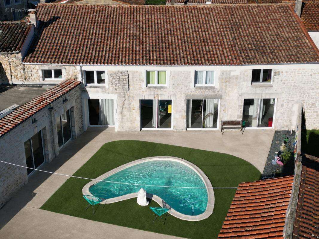 Maison à NIEULLE-SUR-SEUDRE