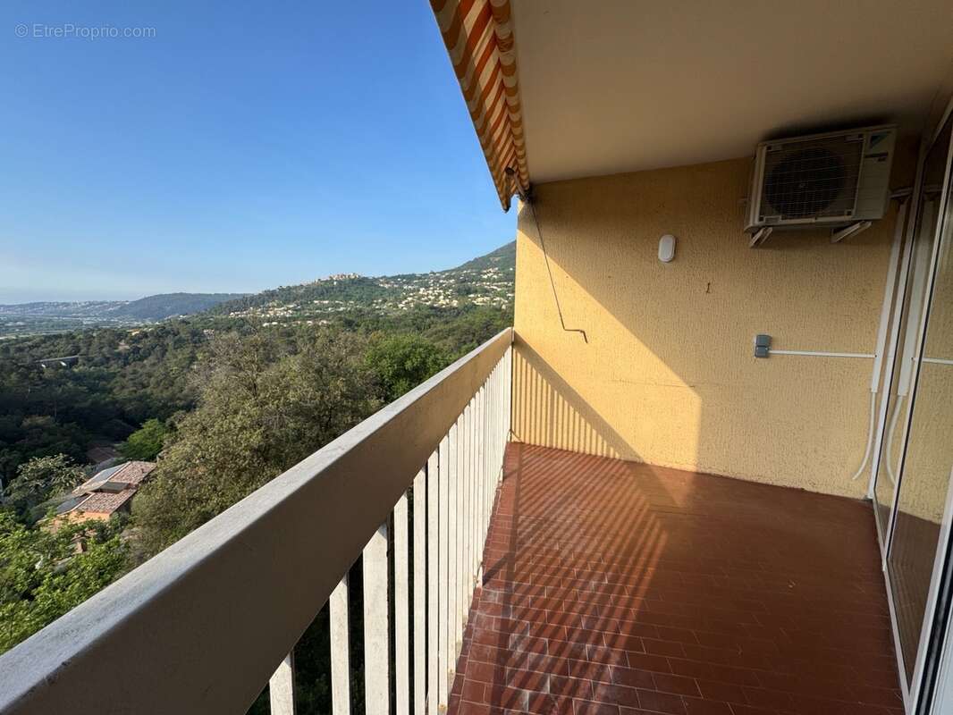 Bel appartement 5 pièces (3 chambres) avec terrasse, aperçu mer, cave et parking privé - photo 4