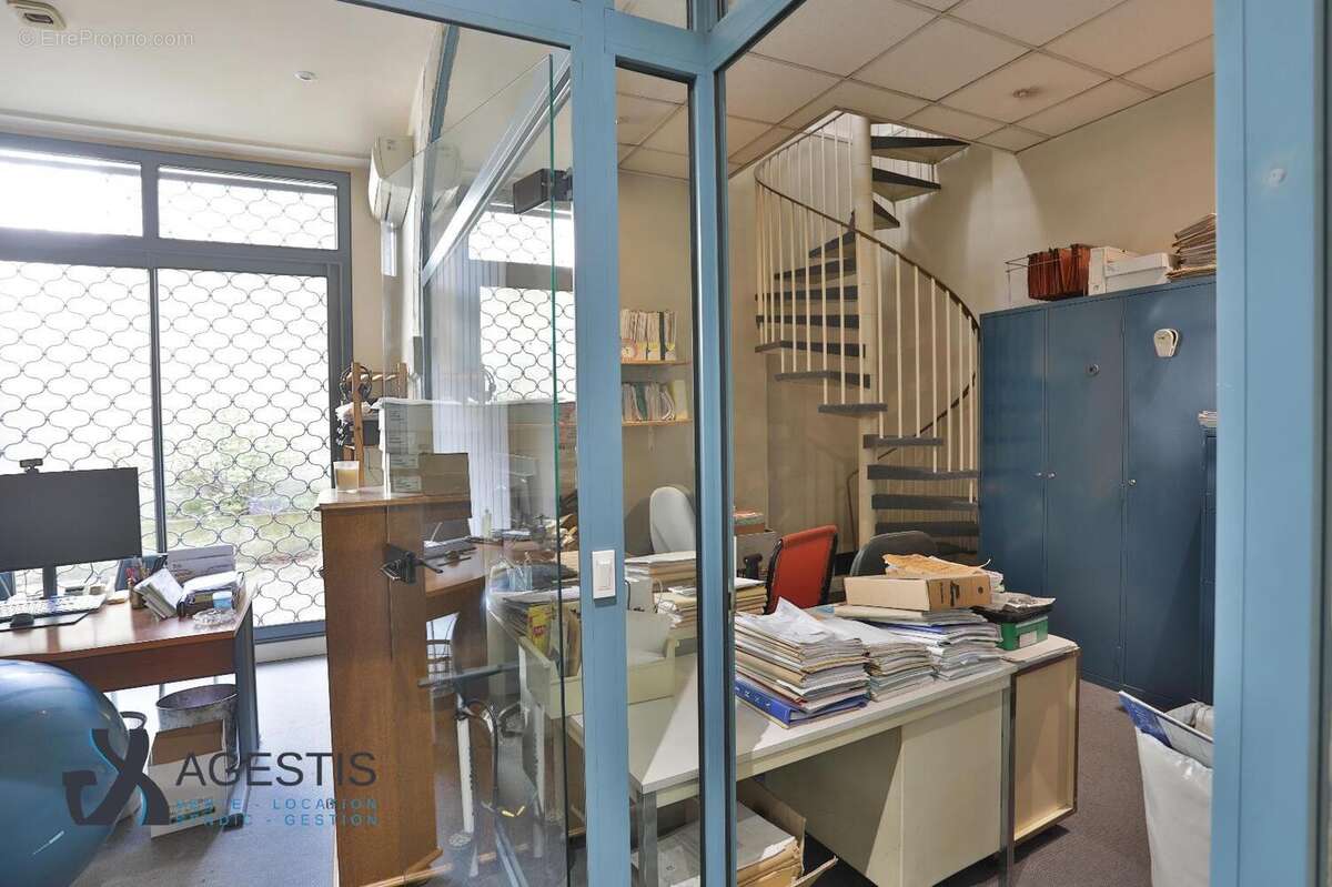   - Commerce à CASTRES