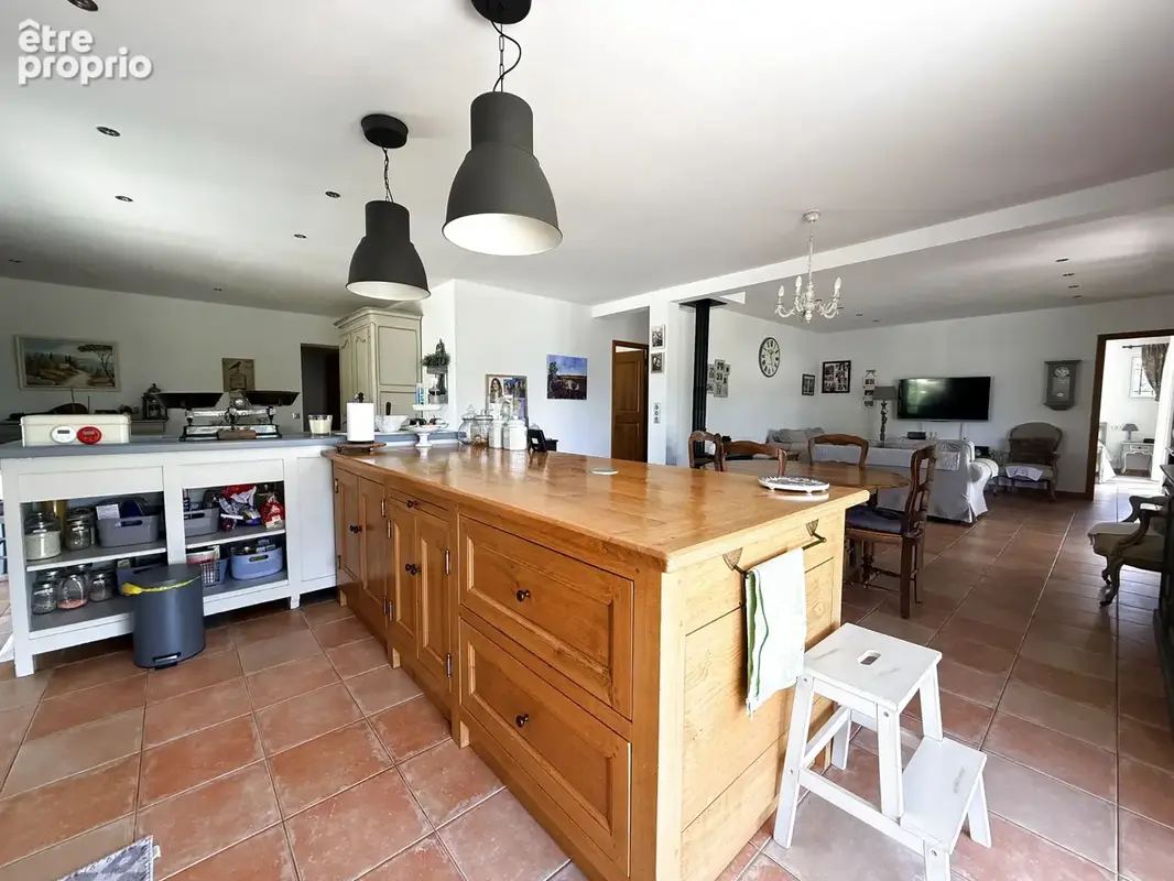 Saint-Paul-en-Forêt   Villa de plain-pied au calme sur 2 922 m2 - photo 6