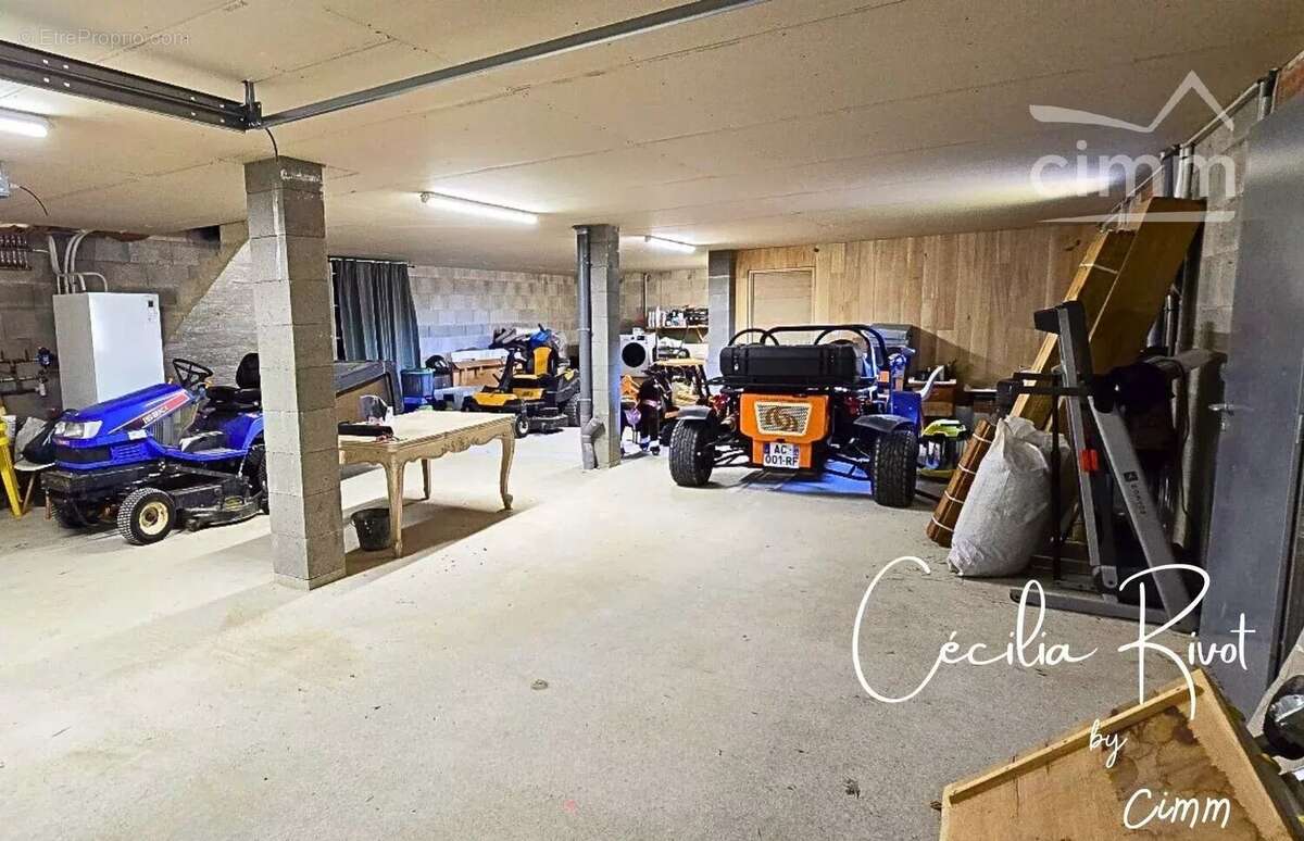 Maison à LA CHAPELLE-AUBAREIL