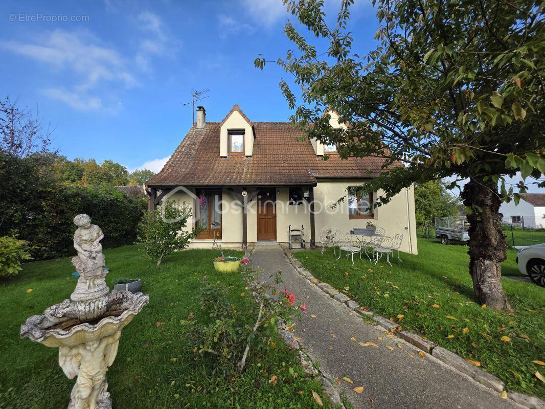 Maison à VILLEMARECHAL