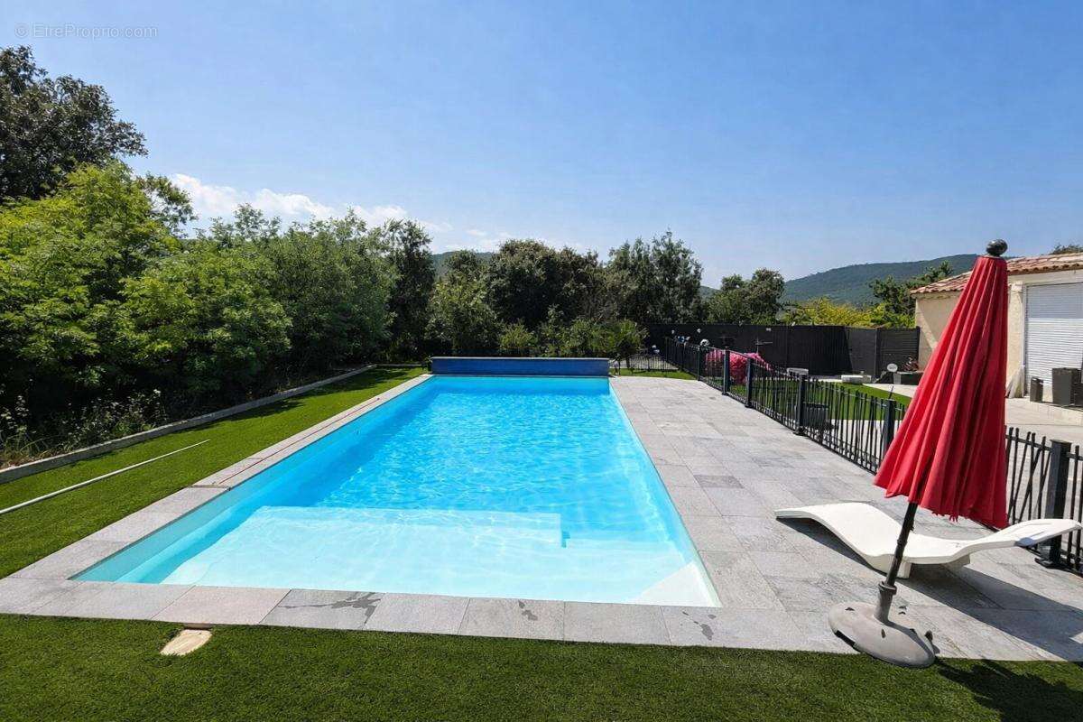 Flassans Sur Issole - Villa  185m² avec logement indépendant 2888m² de terrain avec piscine ! - photo 6