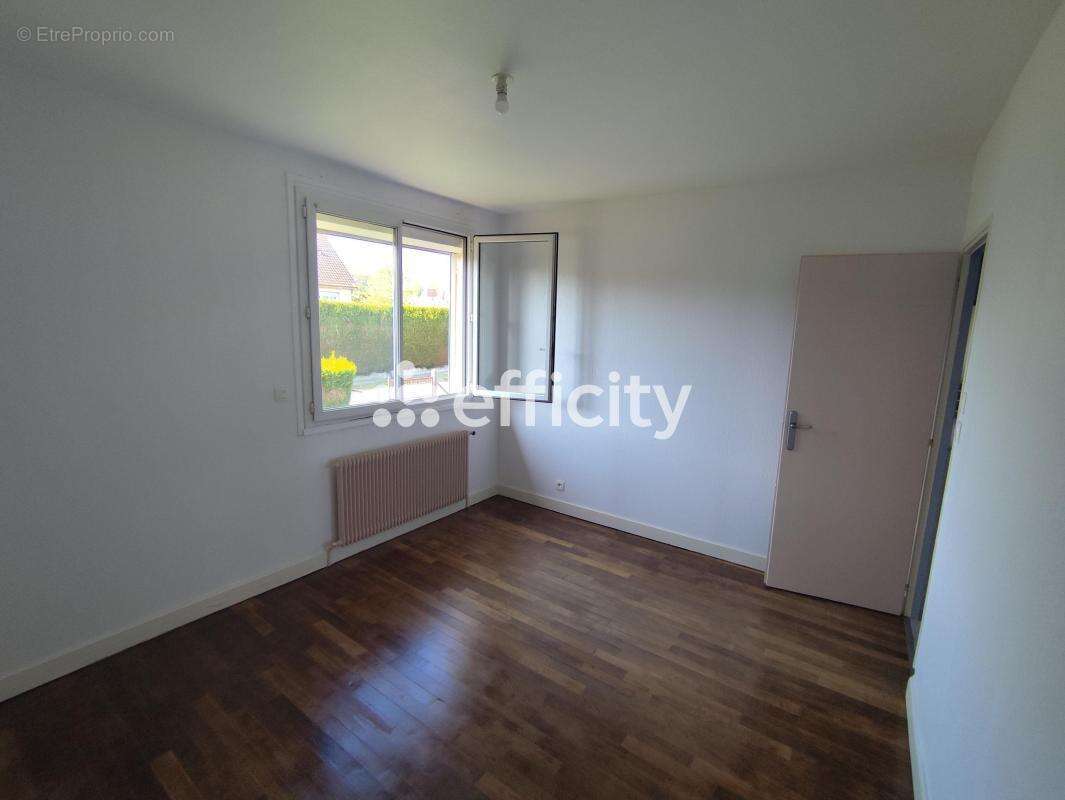 Maison à SAINTE-GAUBURGE-SAINTE-COLOMBE