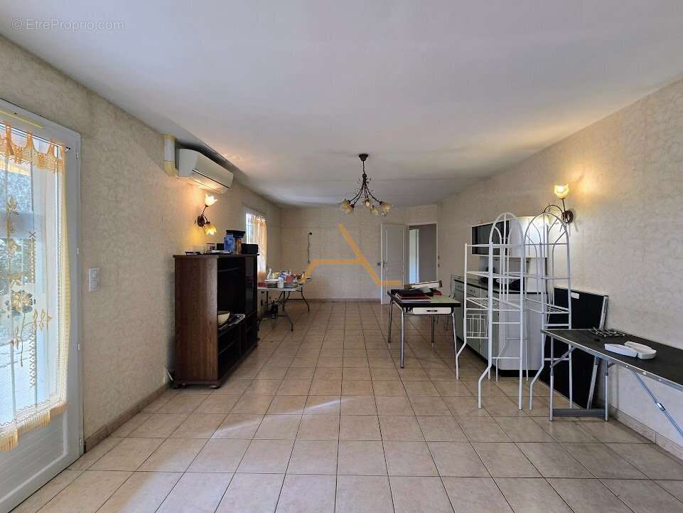 Maison à MONTBOUCHER-SUR-JABRON