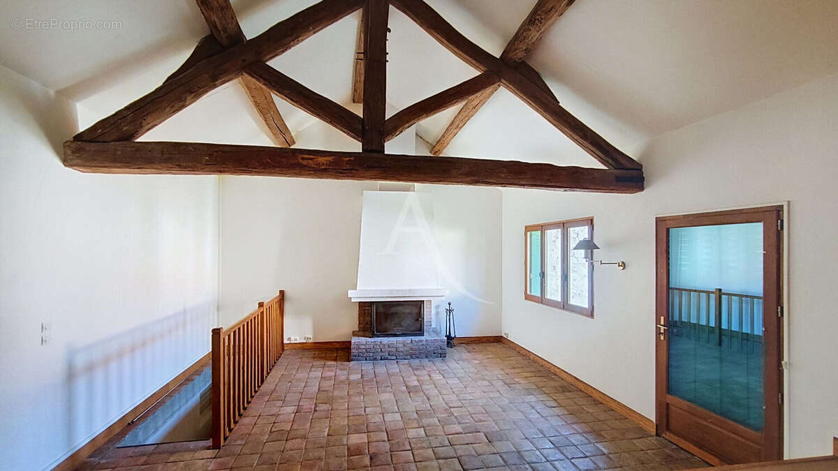 Maison de caractère - Ancien corps de ferme rénové - Nombreux espaces - Cour, préau et caves - 7 pièce(s) 195,12 m2 - photo 5