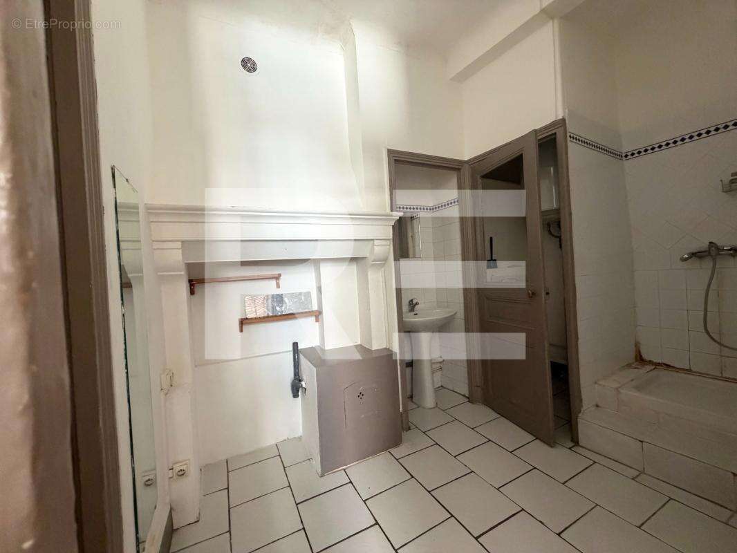 Appartement rue de l'horloge a nimes a renover - photo 5