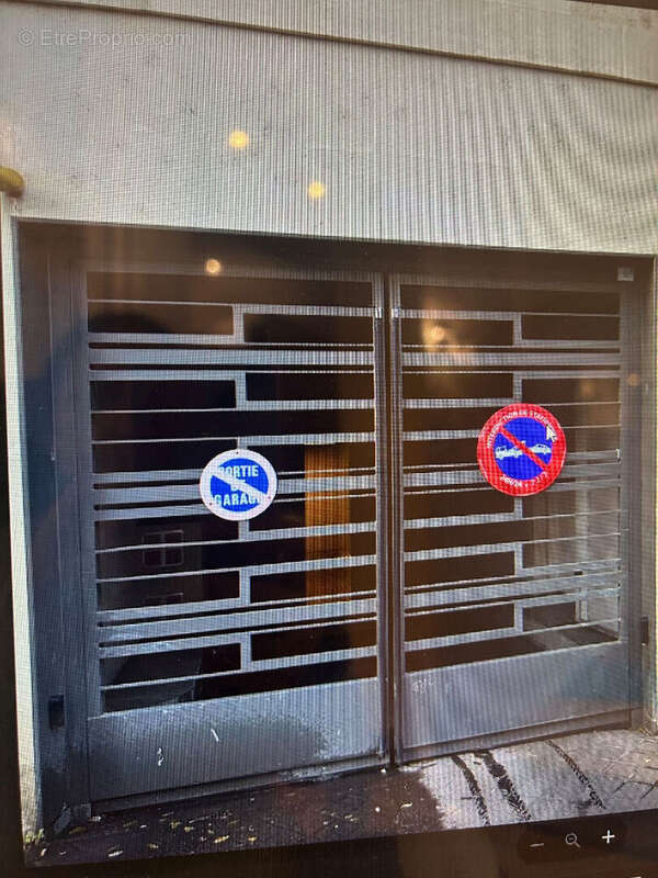 Parking à PARIS-16E