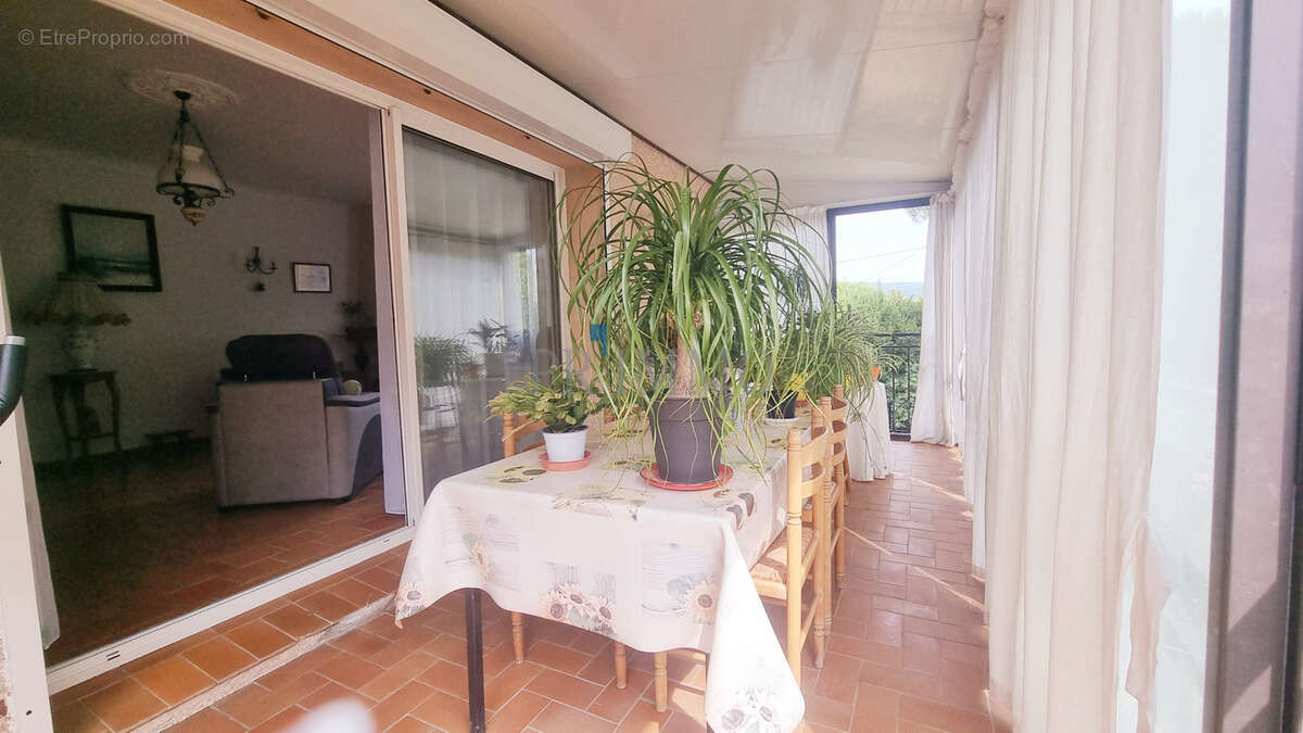 Maison à LE MUY