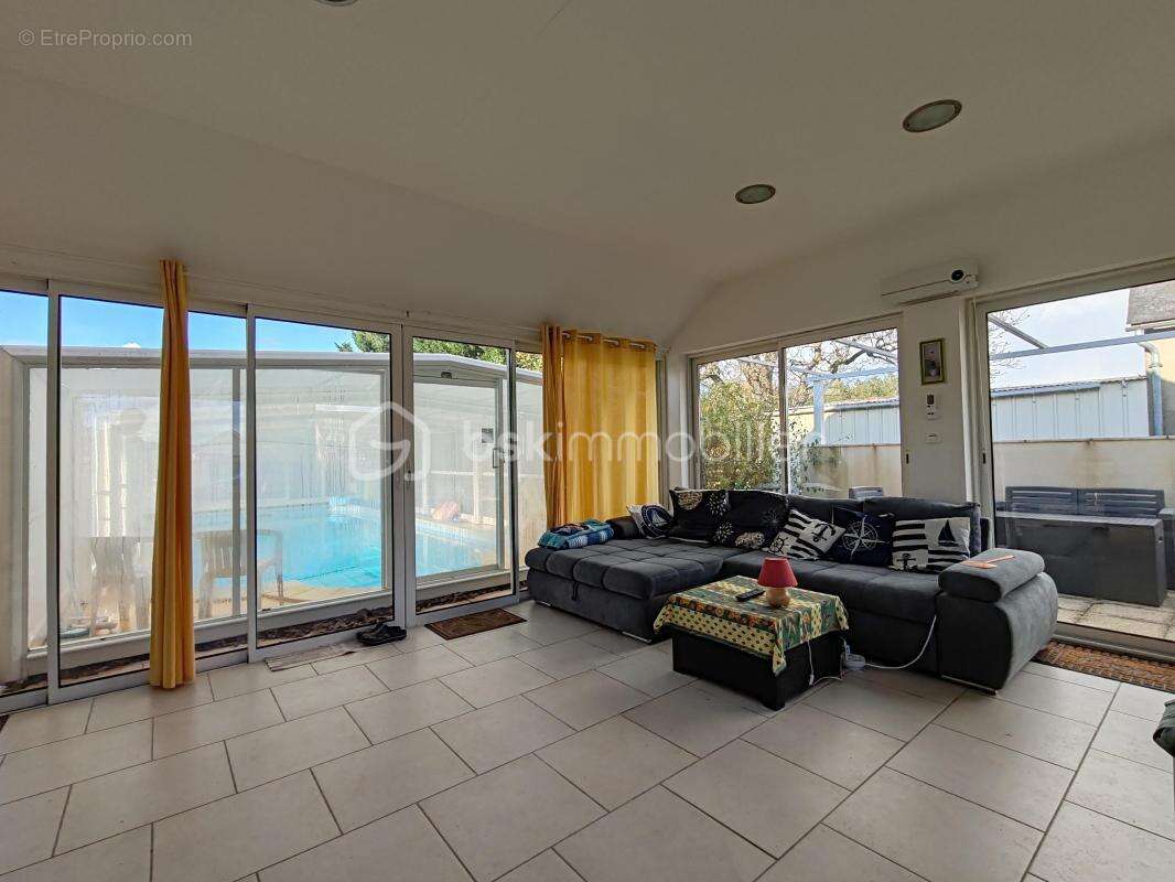 Maison à LES BORDES