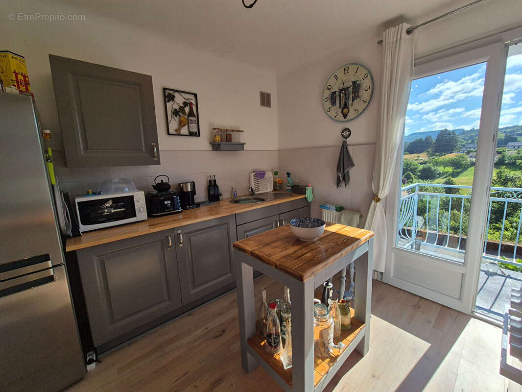 CORRÈZE. TREIGNAC. Belle maison de 3 chambres avec garage et jardins de 1 079 m² - photo 9