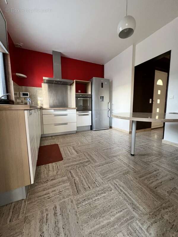 Commerce à LA FOUILLOUSE