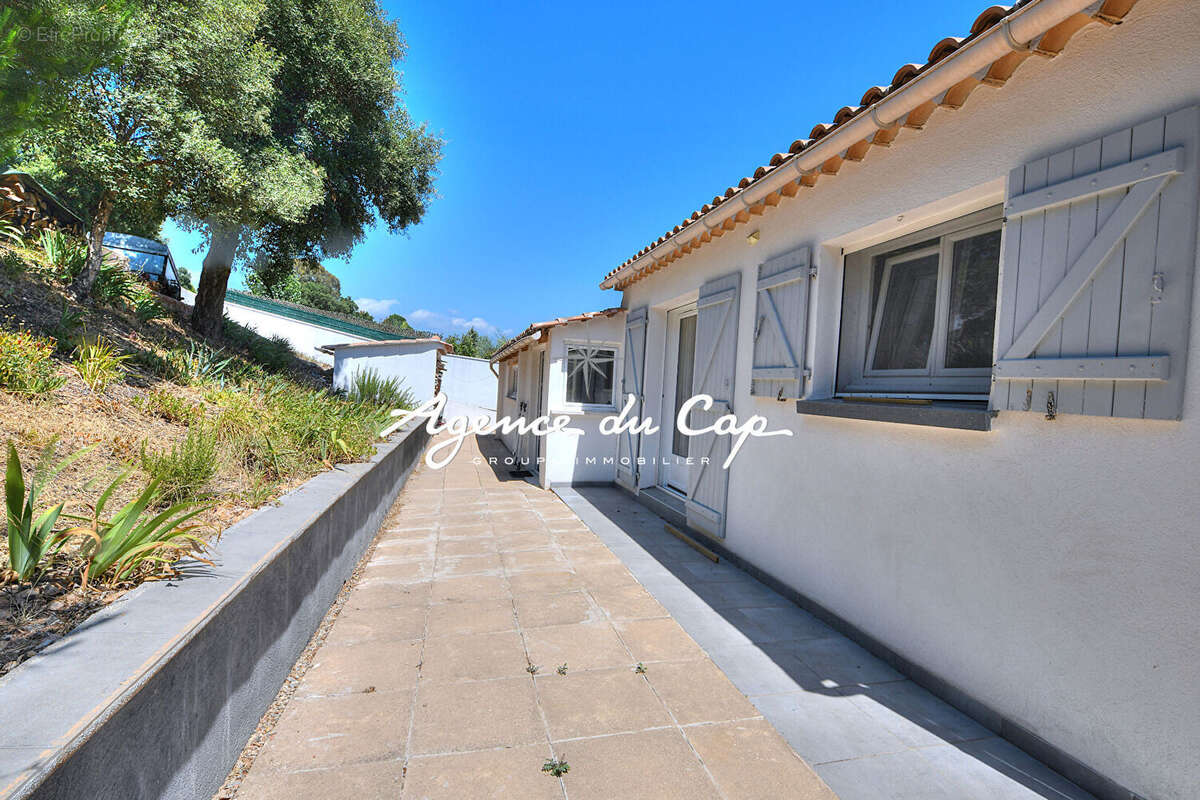 Maison à ROQUEBRUNE-SUR-ARGENS