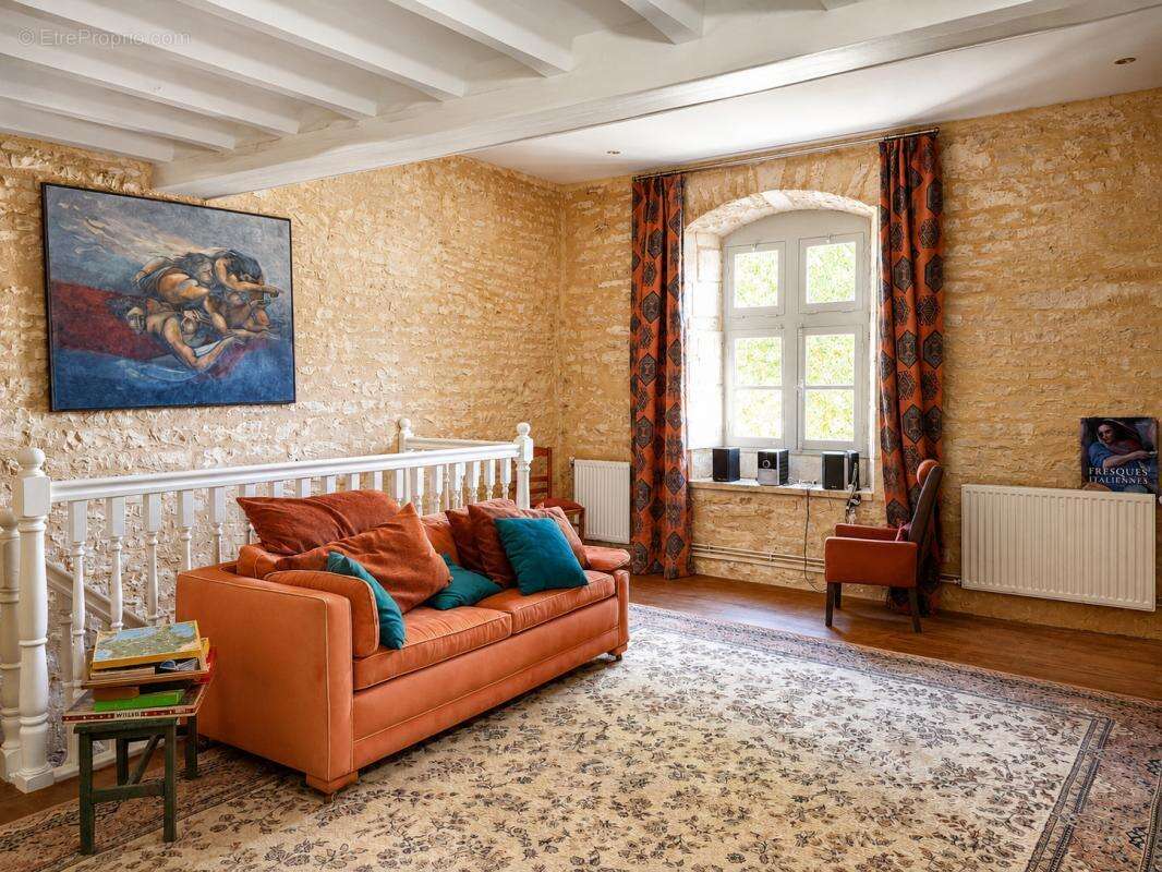 Propriété de caractère de 350 m2 avec gîtes -Tusson - 470 00 - photo 13