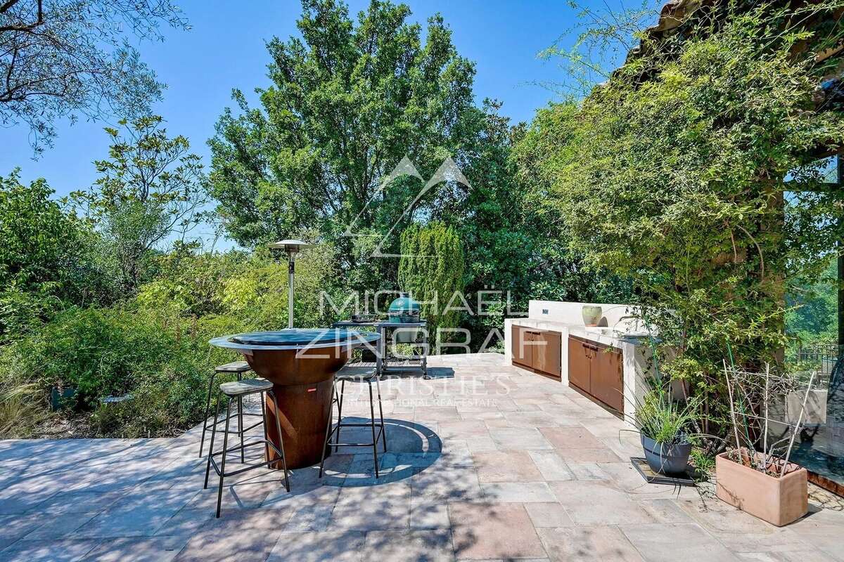À quelques minutes du cœur d'Aix-en-Provence – Propriété d'exception de 12 pièces de 650 m² sur 1,2 hectares - photo 31