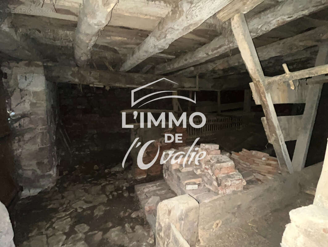 Maison à LES QUATRE-ROUTES-DU-LOT