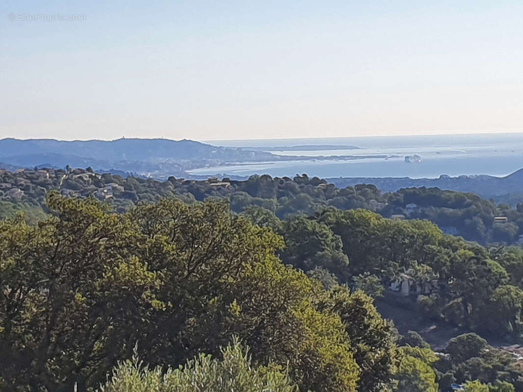 Terrain à LES ADRETS-DE-L'ESTEREL