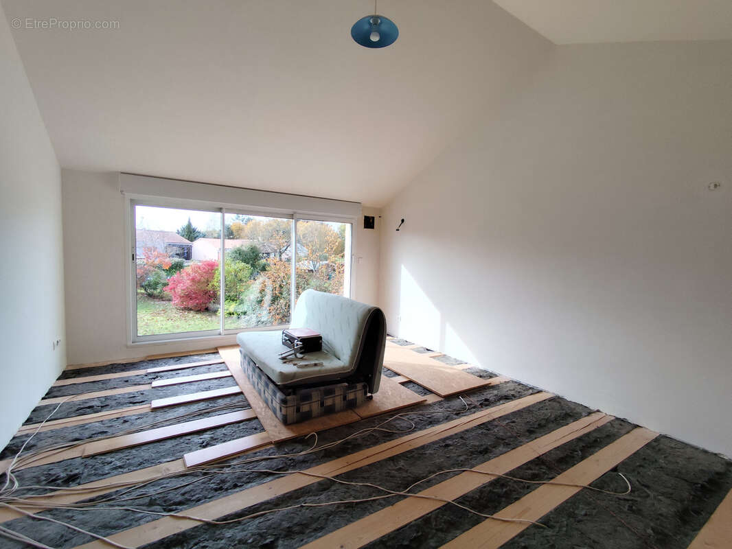 Maison à NOUAILLE-MAUPERTUIS