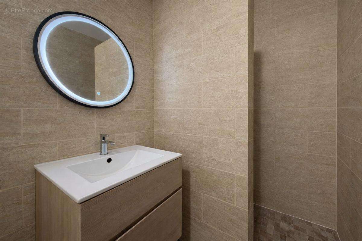 Appartement à BORMES-LES-MIMOSAS