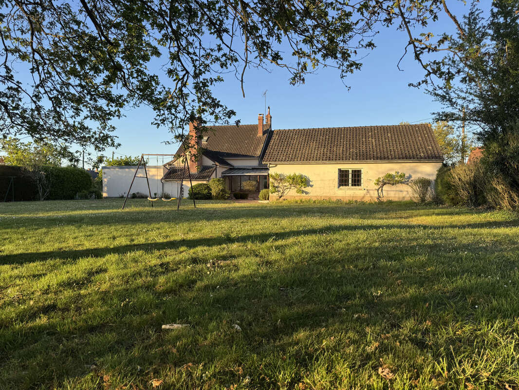 Maison à SAINTE-GENEVIEVE-DES-BOIS