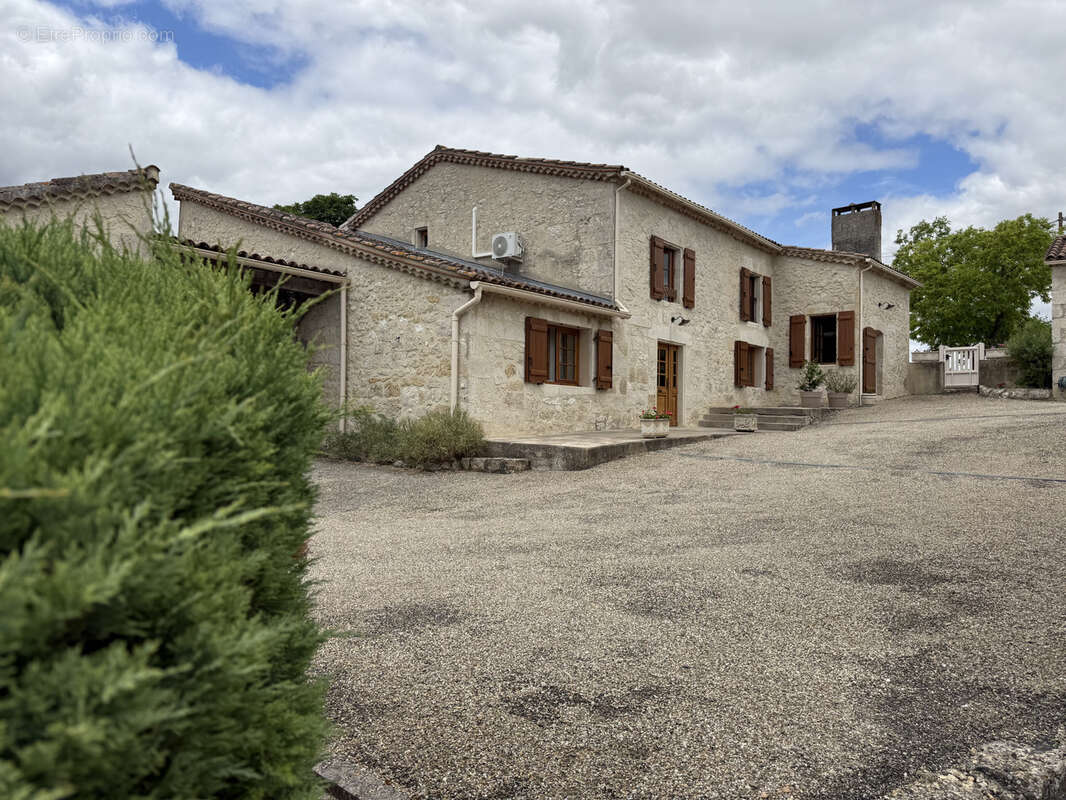 Charmante propriété de campagne avec dépendances, piscine et vue dégagée, à proximité de Condom - photo 14