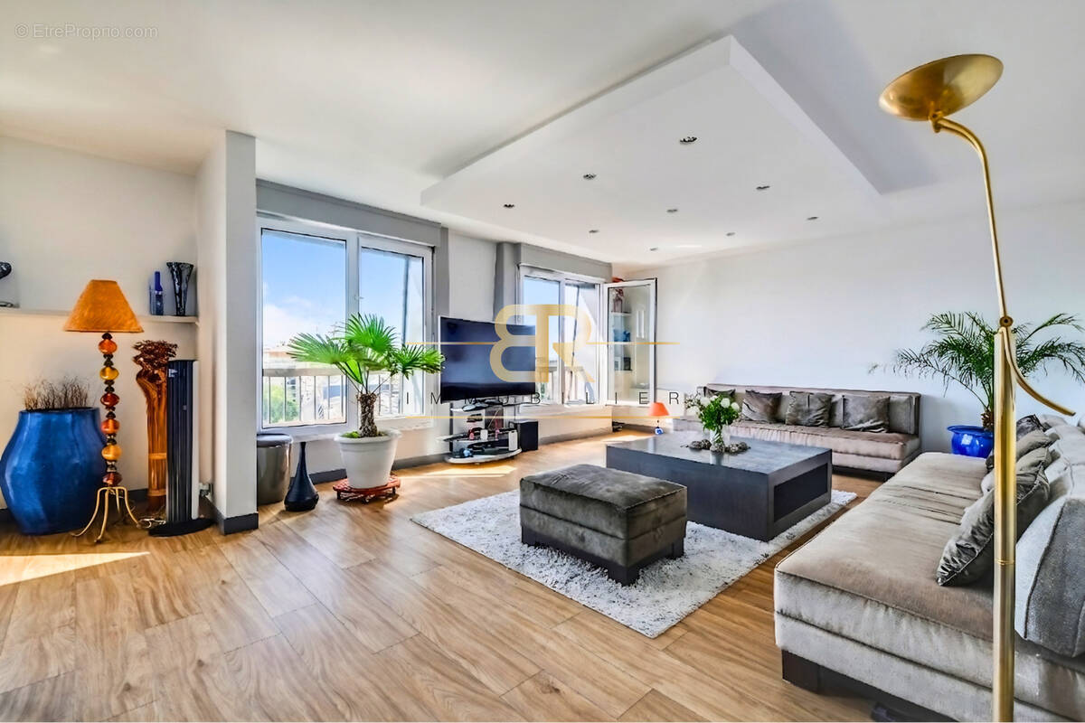 Appartement à CHARENTON-LE-PONT