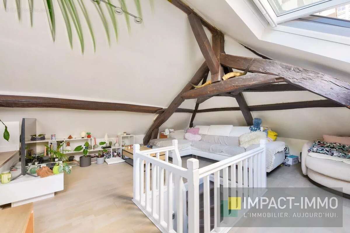 Appartement à COURBEVOIE