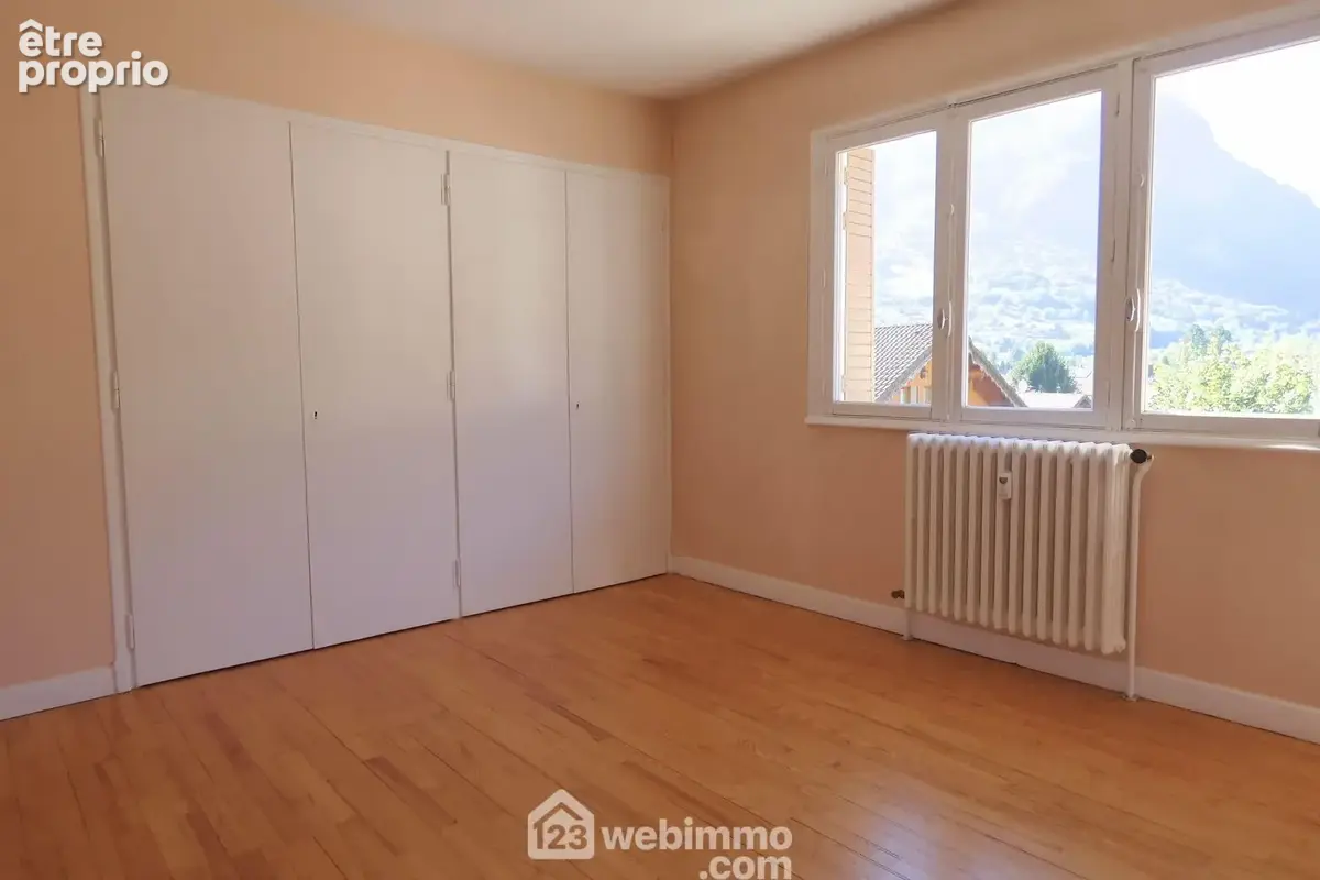 La 2ème chambre dispose d'un grand placard