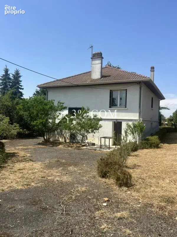 3%. com immobilier à  la villedieu du clain - photo 3