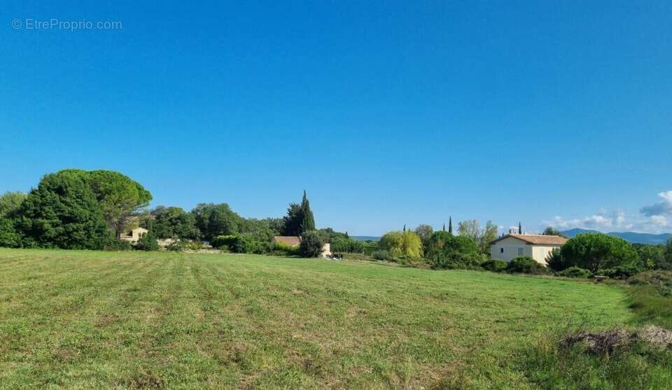 Terrain à CHAMARET