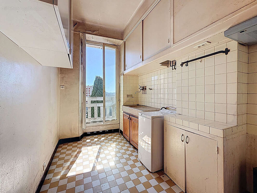 Appartement à MARSEILLE-4E