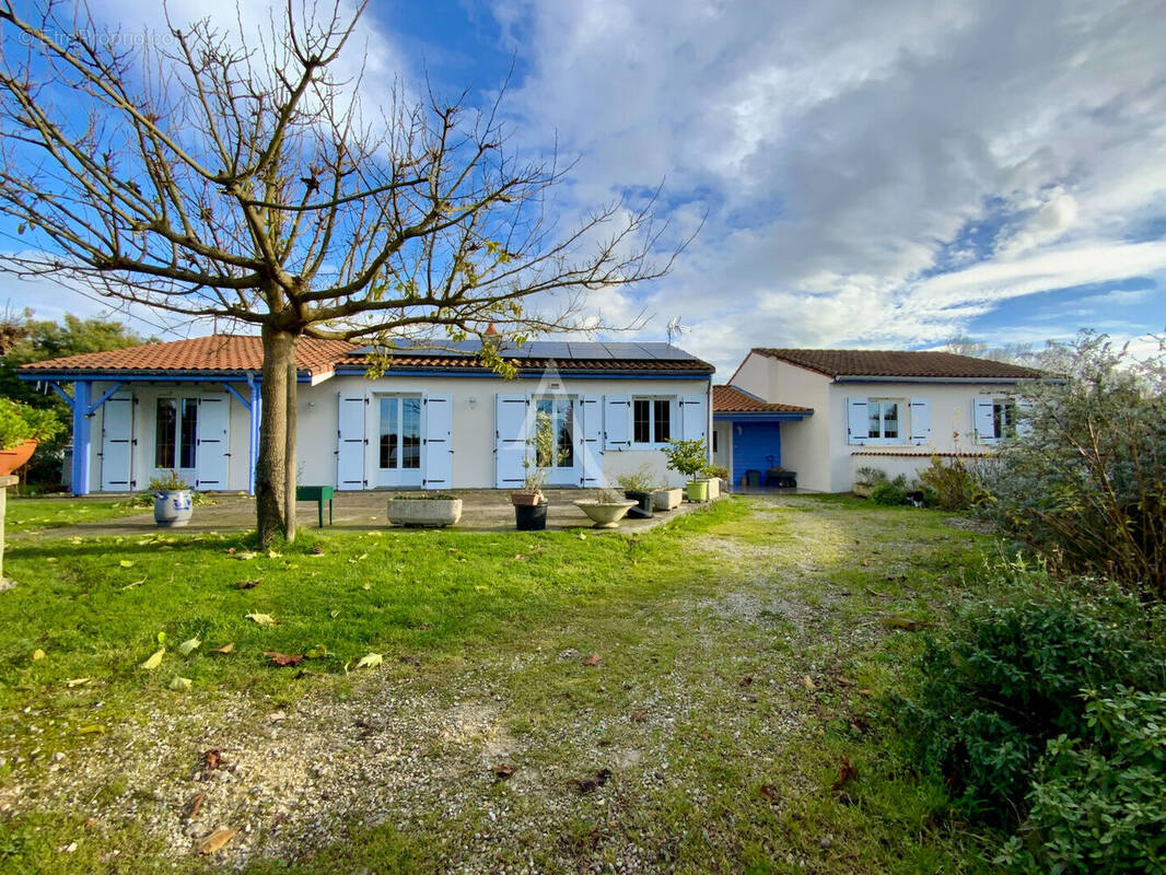Maison à ALLAS-BOCAGE