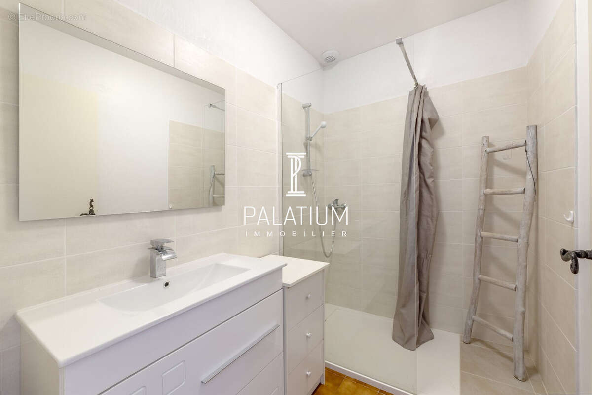 Appartement à GREOUX-LES-BAINS