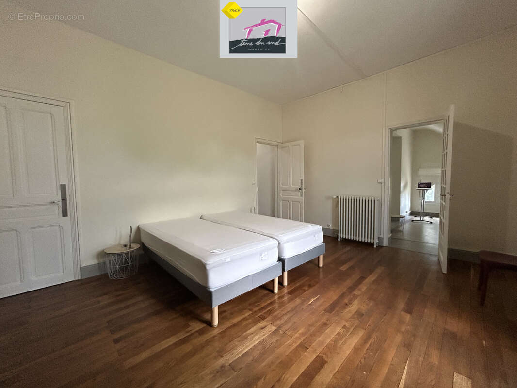 Maison bourgeoise au cœur d'un magnifique terrain avec piscine. - photo 14