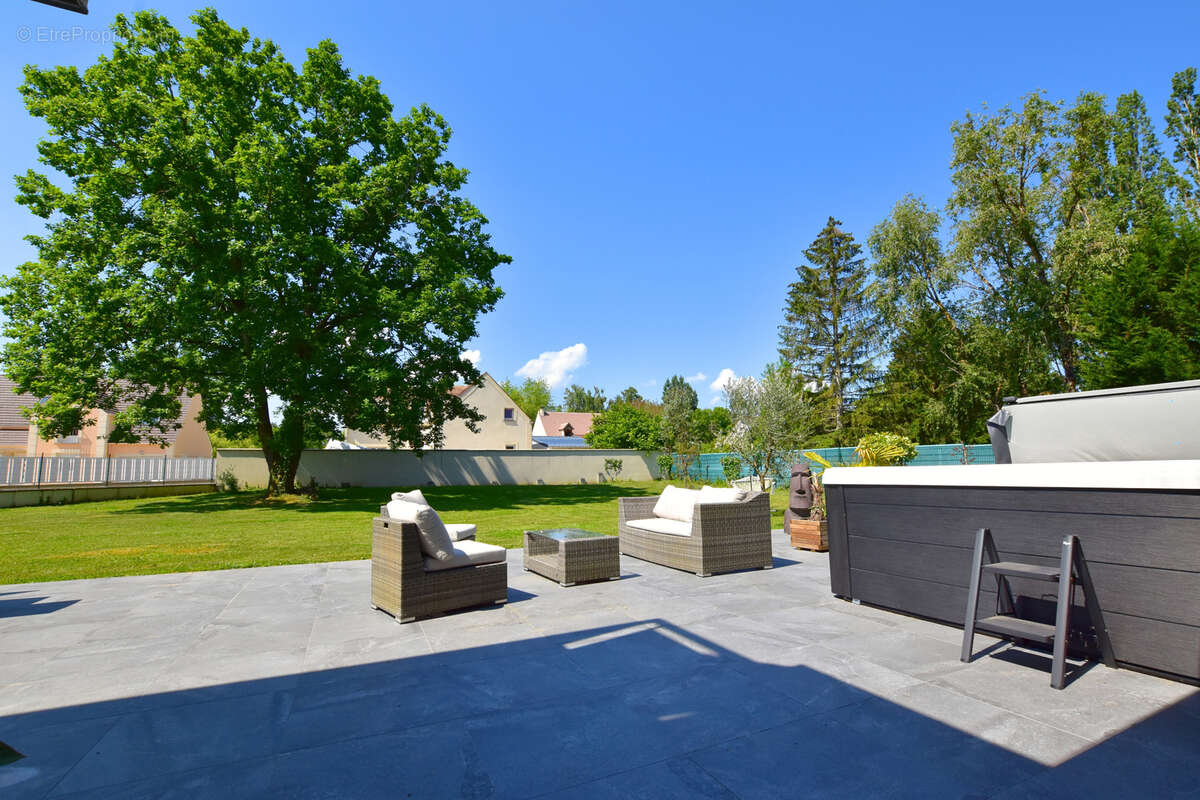 Maison à LES ESSARTS-LE-ROI