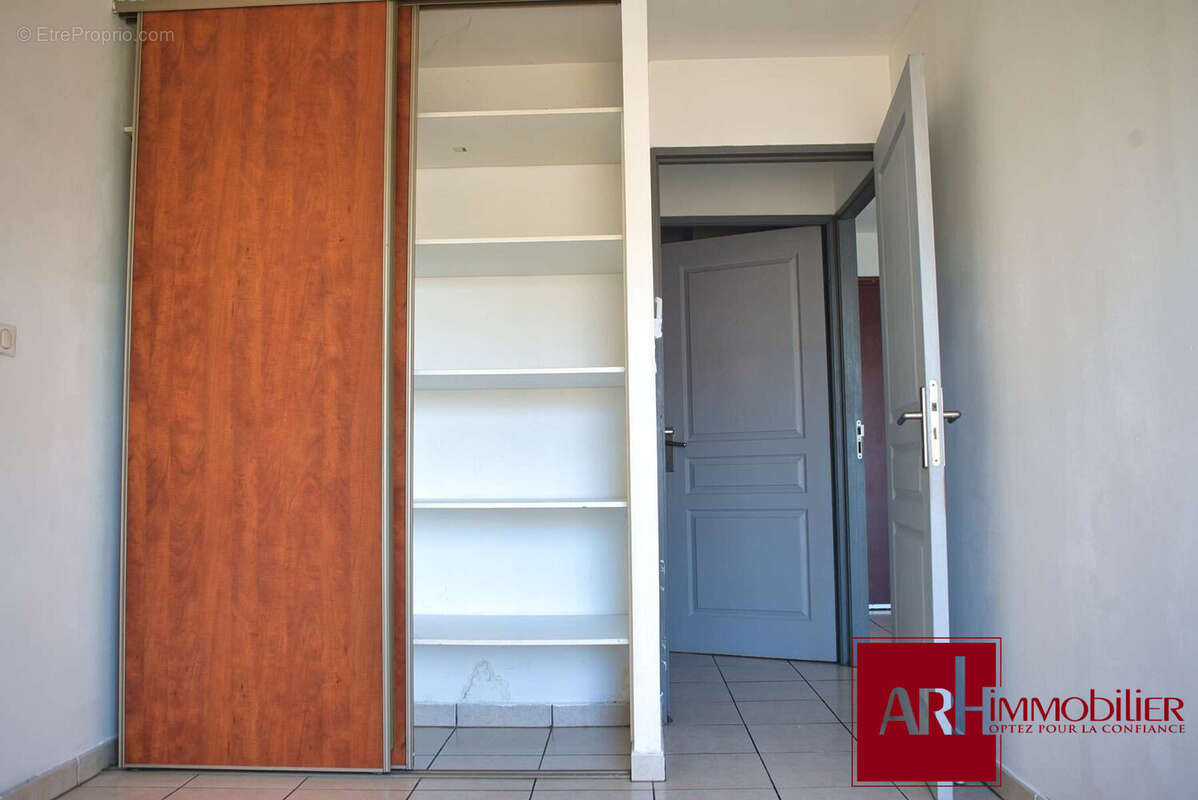 Appartement 38 m² à Saint-Denis  - photo 5