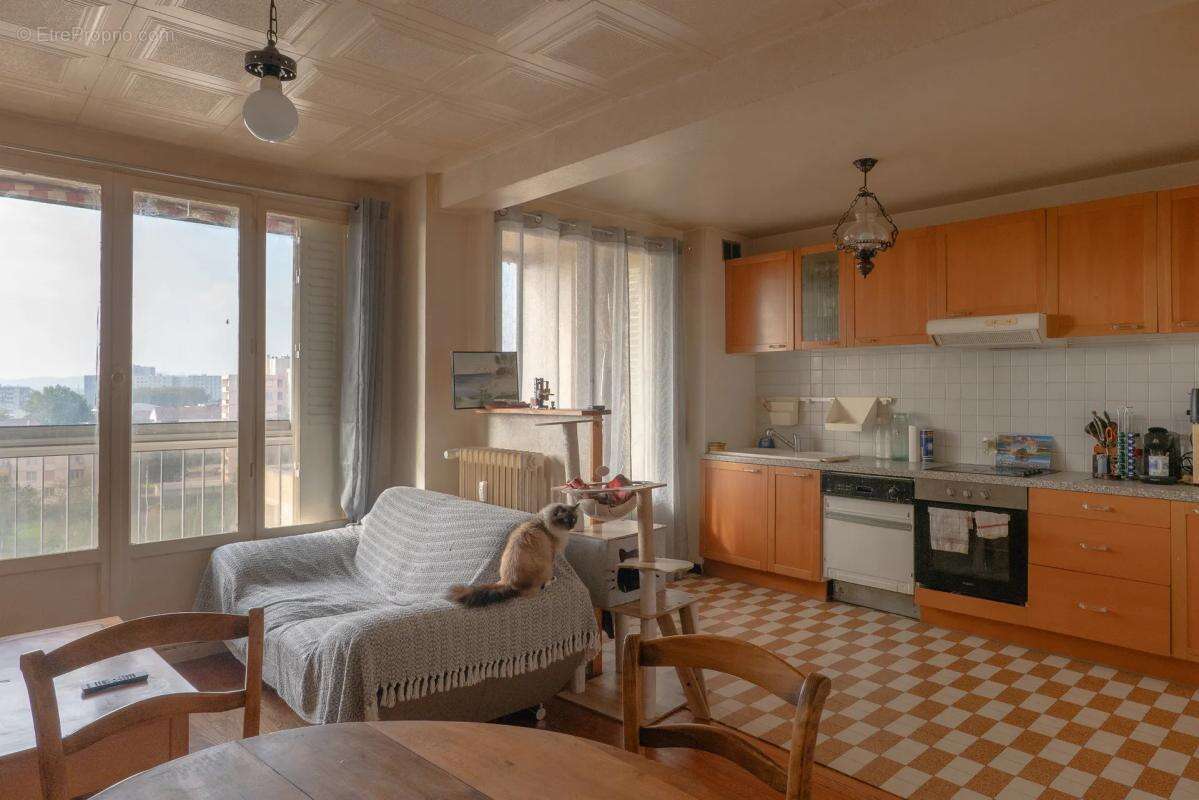 Appartement à VAULX-EN-VELIN