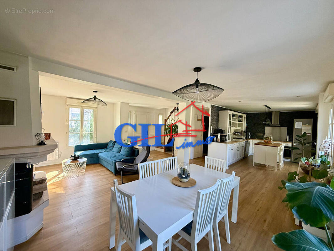 Maison à SAVIGNY-LE-TEMPLE