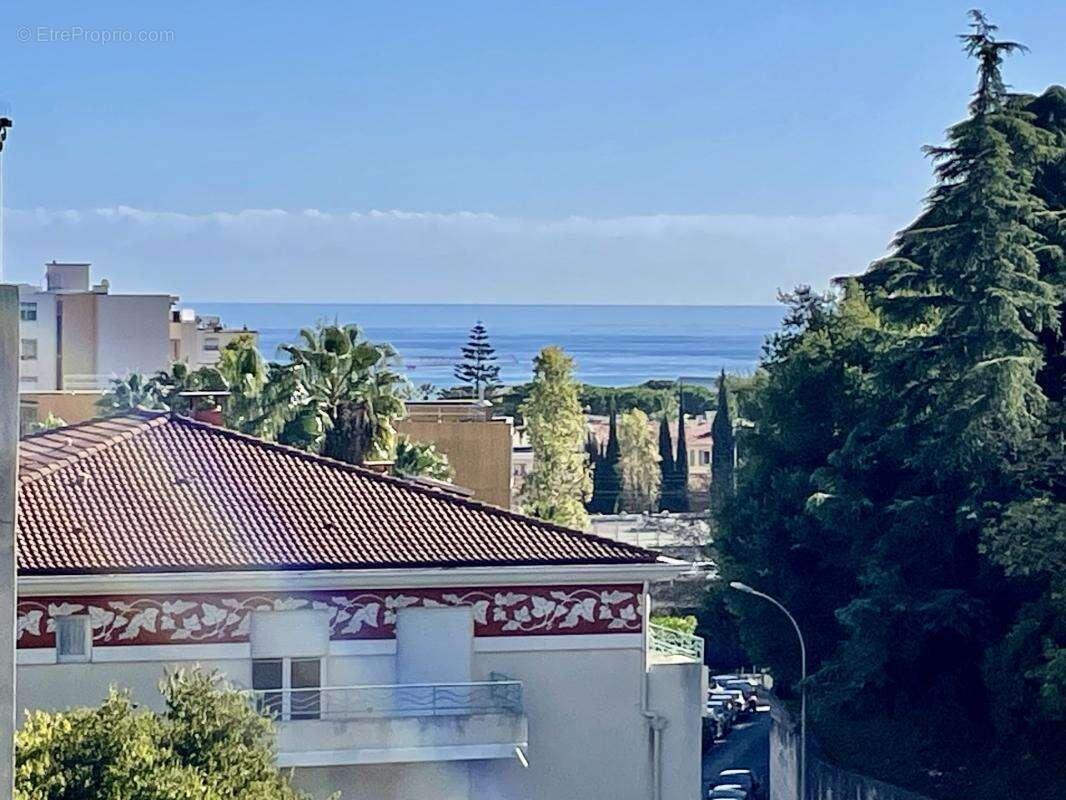 3 Pièces traversant avec balcon aperçu mer – Quartier Lanterne / Avenue des Mandariniers – Nice Ouest - photo 2