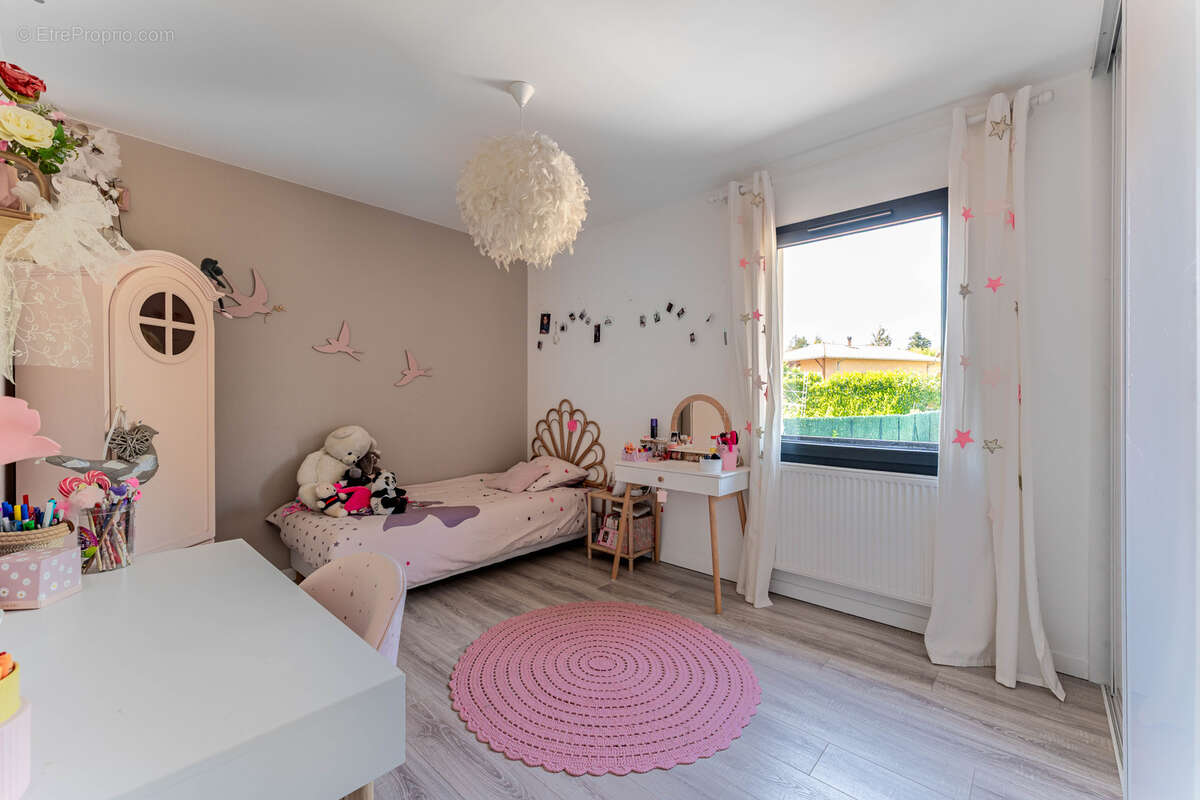 Maison à GREZIEU-LA-VARENNE