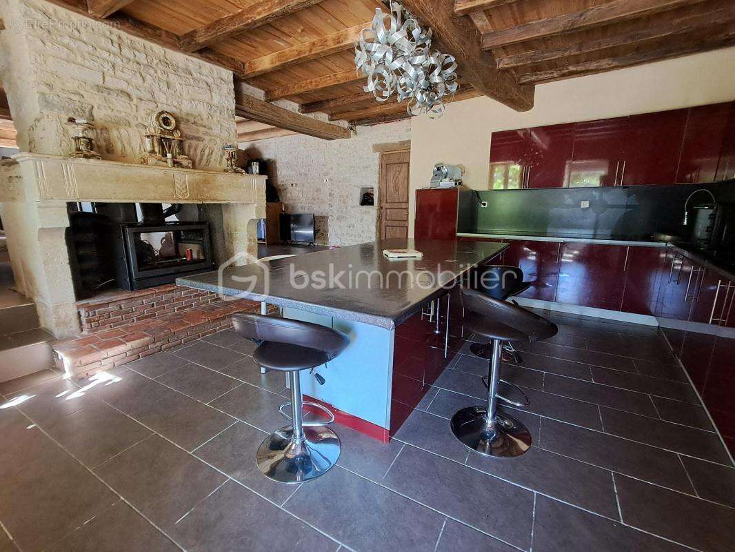 Charentaise a finir de renover – 150 m² – bernaÿ-saint-martin - photo 8