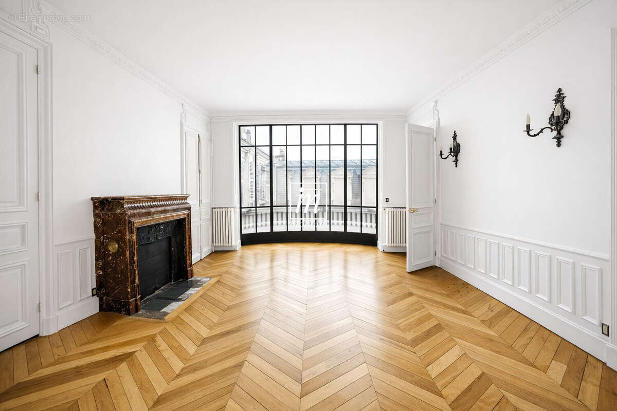 Appartement à PARIS-8E