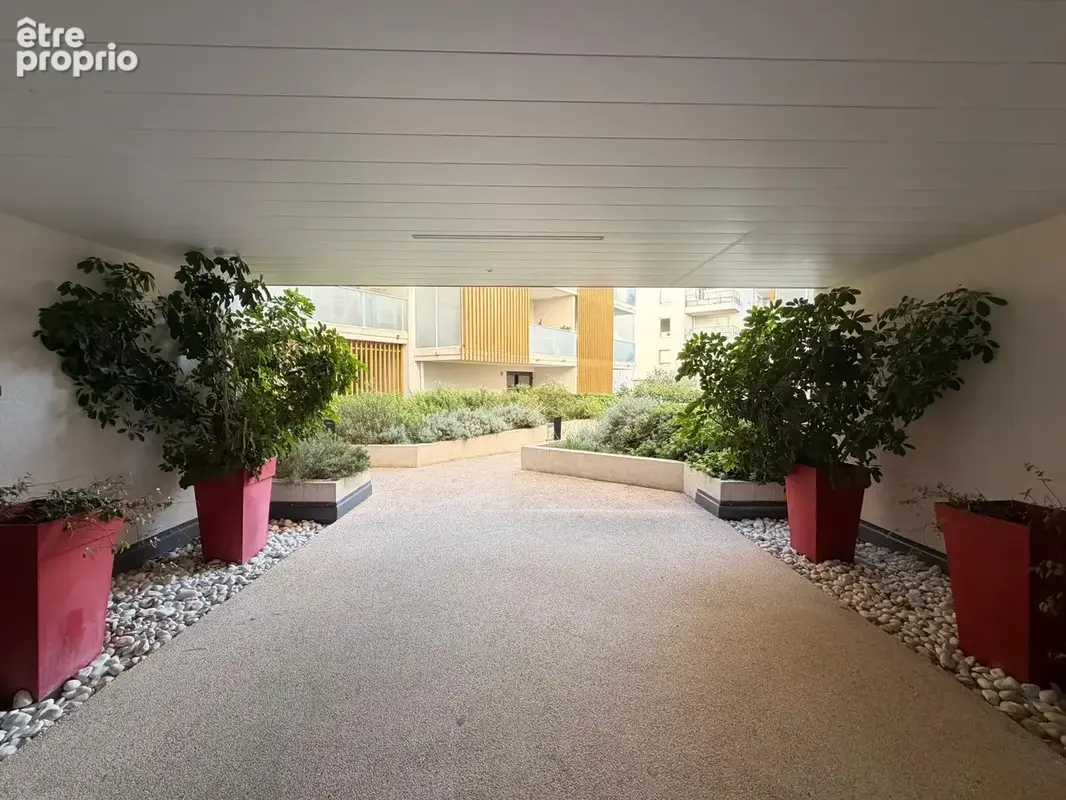 NIMES MONT DUPLAN Magnifique appartement 3 pièces de 70 m2 avec terrasse de 42 m2 et double parking - photo 18