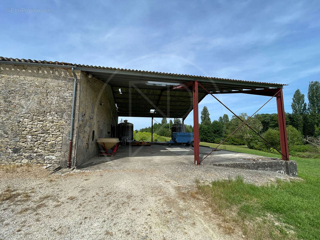 Maison à MASSUGAS