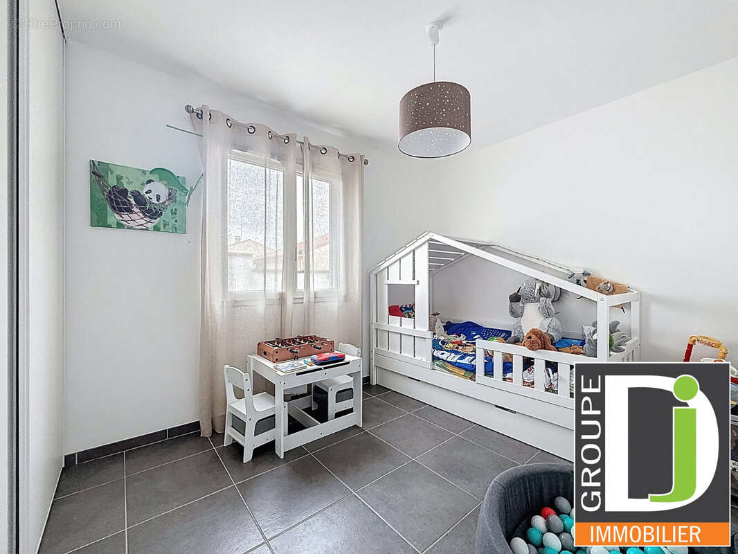 Maison à AOUSTE-SUR-SYE