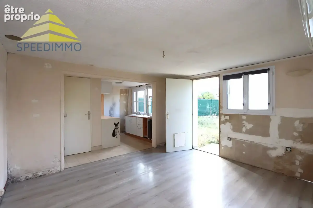 Maison de 38 m² à Mandres-les-Roses avec jardin - photo 2