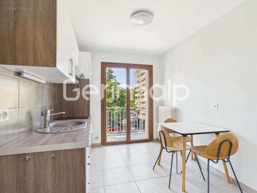 Vente - Appartement - 2 pièces + cuisine - 48 m² - 273 000 € - - photo 12