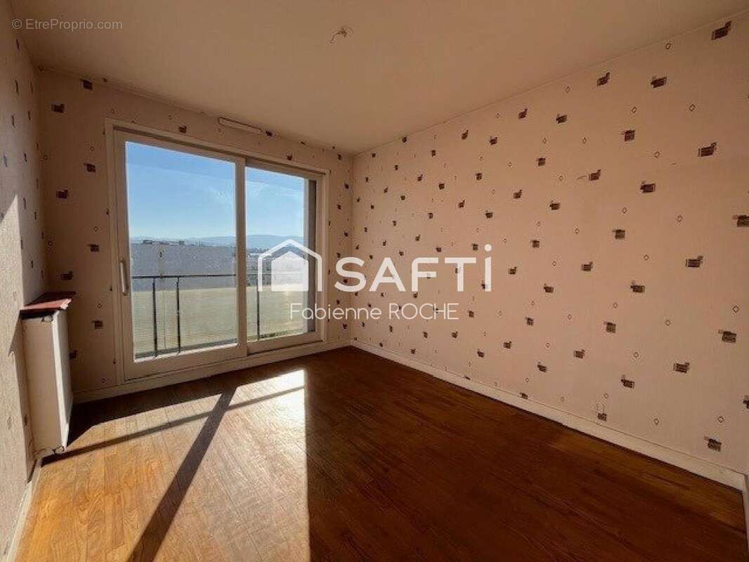 Photo 8 - Appartement à SAINT-PRIEST-EN-JAREZ