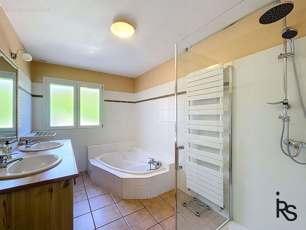 Maison à SAINT-ETIENNE-DE-BOULOGNE